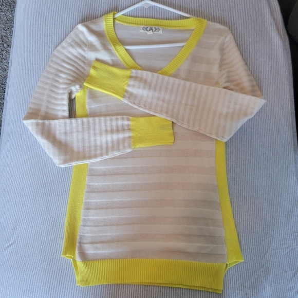 Pink Rose sweater size M - Picture 1 of 7